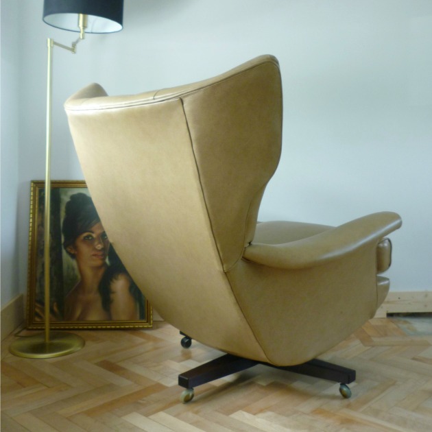 Back of Vintage G Plan 6250 Swivel chair in Parchment Leather